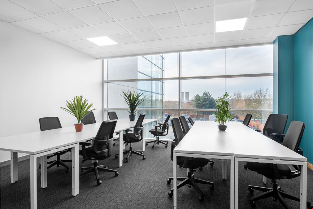 Shared workspaces at Regus - Leeds City West Business Park | CoworkingCafe